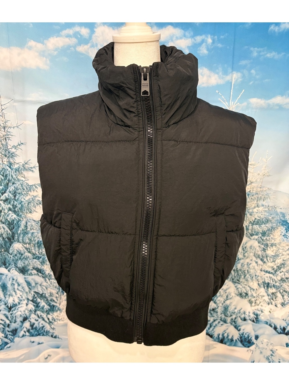 Garage Women’s Mini Puff Black Puffer Vest Size L EUC